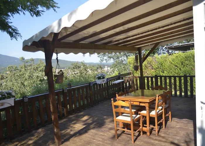 Camping De Besalu